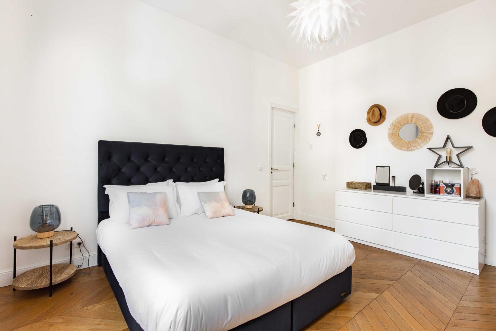 Luxury - 5br-10p - Trocadero Apartment *